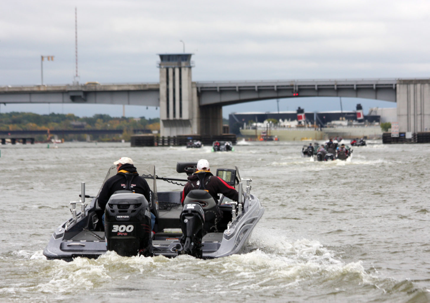 Cabela's MWC teams motor up the mighty Fox River on day two.